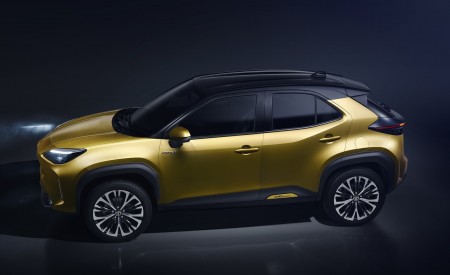 2021 Toyota Yaris Cross Hybrid AWD Side Wallpapers 450x275 (4)