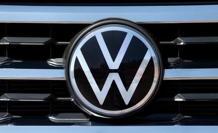 2021 Volkswagen Atlas SEL Premium 4Motion Badge Wallpapers 450x275 (14)