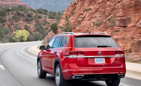 2021 Volkswagen Atlas SEL Premium 4Motion Rear Three-Quarter Wallpapers 450x275 (5)