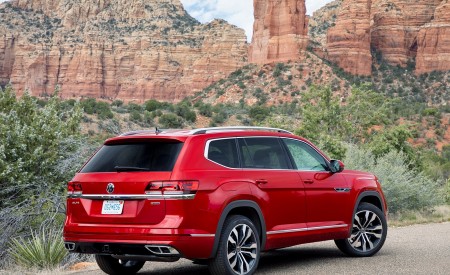 2021 Volkswagen Atlas SEL Premium 4Motion Rear Three-Quarter Wallpapers 450x275 (11)