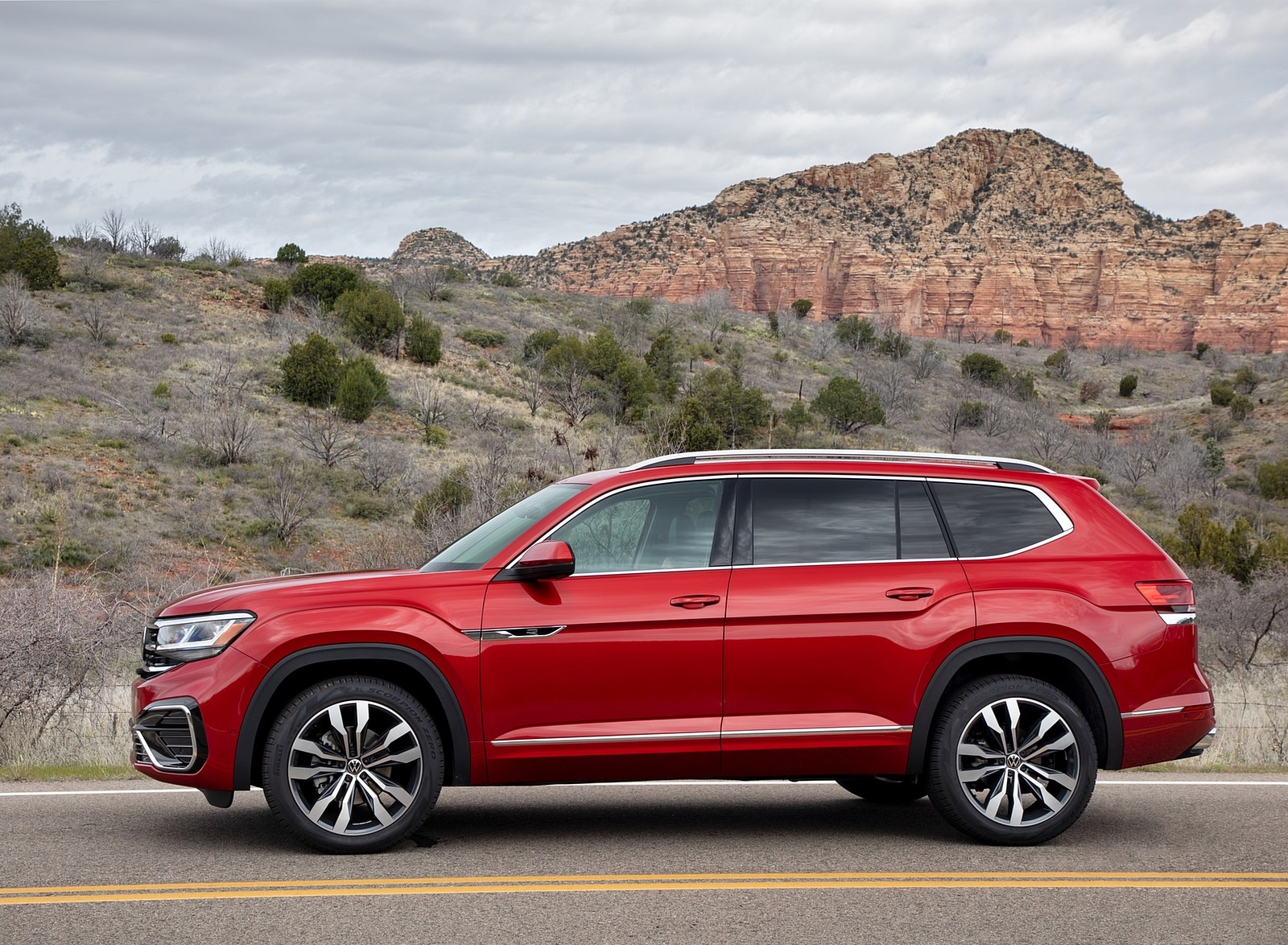 2021 Volkswagen Atlas SEL Premium 4Motion Side Wallpapers (13)