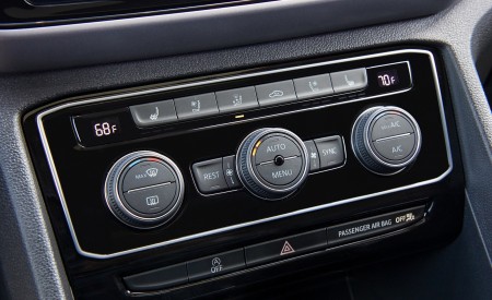 2021 Volkswagen Atlas SEL R-line Central Console Wallpapers 450x275 (27)