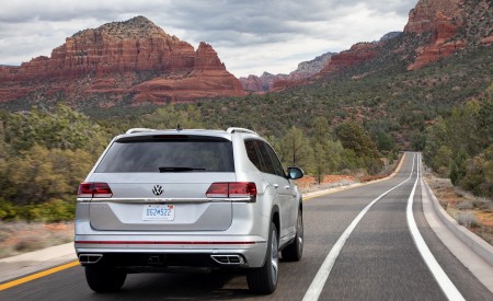 2021 Volkswagen Atlas SEL R-line Rear Wallpapers 450x275 (5)