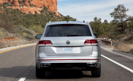 2021 Volkswagen Atlas SEL R-line Rear Wallpapers 450x275 (6)