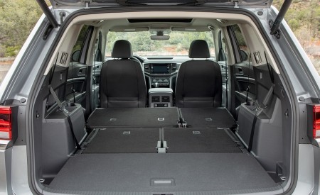 2021 Volkswagen Atlas SEL R-line Trunk Wallpapers 450x275 (45)