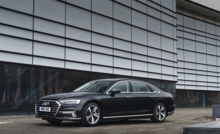 2020 Audi A8 L 60 TFSI e quattro (Plug-In Hybrid; UK-Spec) Front Three-Quarter Wallpapers 450x275 (44)