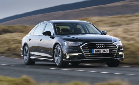2020 Audi A8 L 60 TFSI e quattro (Plug-In Hybrid; UK-Spec) Front Three-Quarter Wallpapers 450x275 (24)