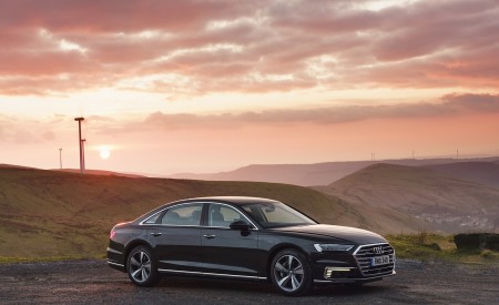 2020 Audi A8 L 60 TFSI e quattro (Plug-In Hybrid; UK-Spec) Front Three-Quarter Wallpapers 450x275 (42)