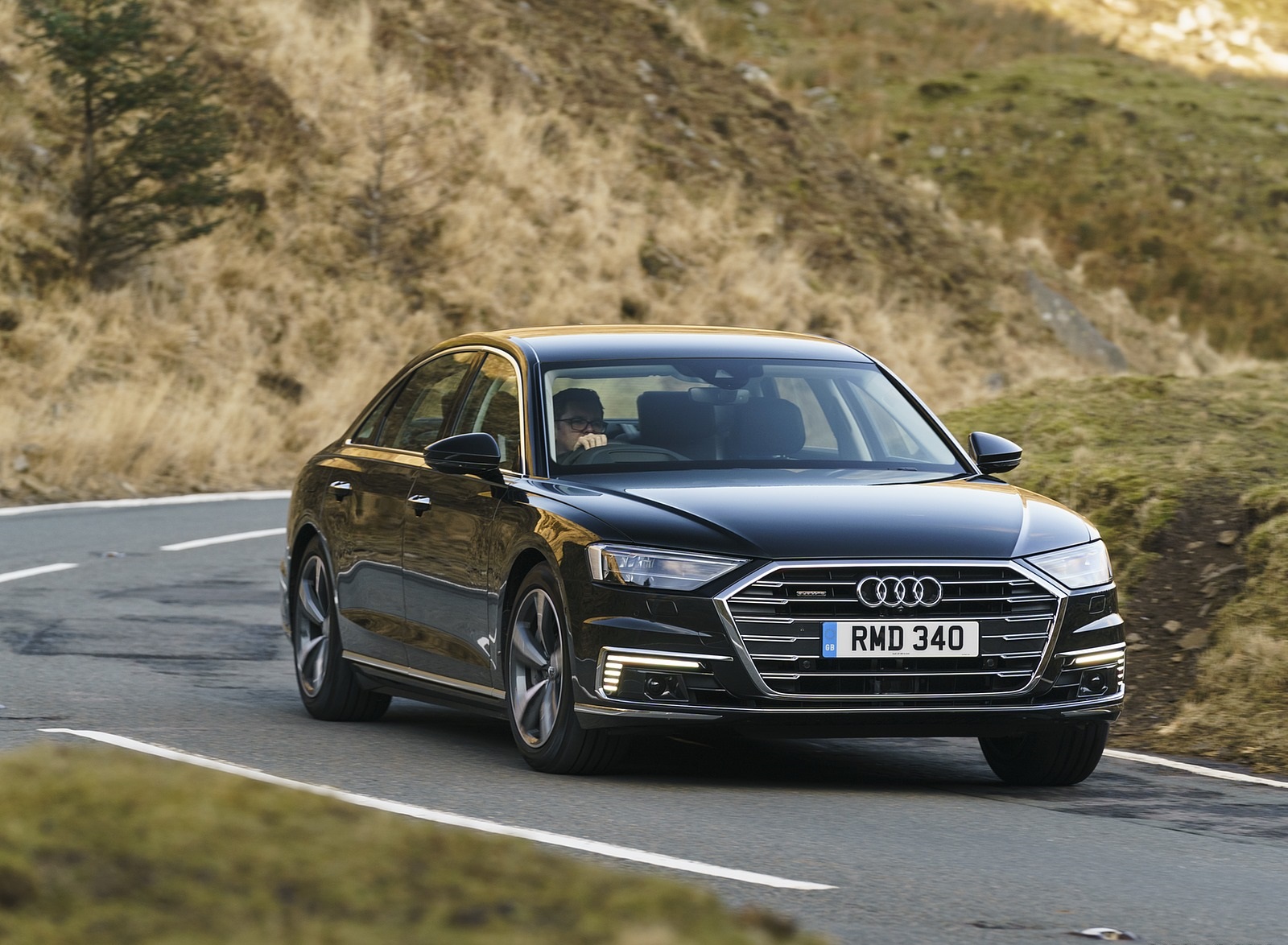 2020 Audi A8 L 60 TFSI e quattro (Plug-In Hybrid UK-Spec) Front Three-Quarter Wallpapers #15 of 128