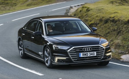 2020 Audi A8 L 60 TFSI e quattro (Plug-In Hybrid; UK-Spec) Front Three-Quarter Wallpapers 450x275 (7)