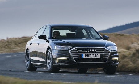 2020 Audi A8 L 60 TFSI e quattro (Plug-In Hybrid; UK-Spec) Front Three-Quarter Wallpapers 450x275 (25)