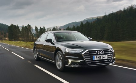 2020 Audi A8 L 60 TFSI e quattro (Plug-In Hybrid; UK-Spec) Front Three-Quarter Wallpapers 450x275 (8)