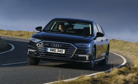 2020 Audi A8 L 60 TFSI e quattro (Plug-In Hybrid; UK-Spec) Front Wallpapers 450x275 (35)