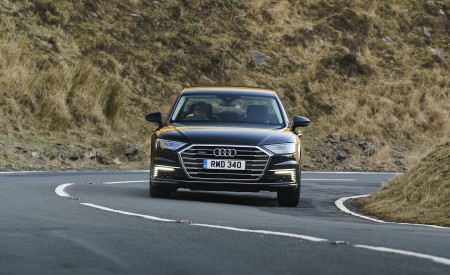 2020 Audi A8 L 60 TFSI e quattro (Plug-In Hybrid; UK-Spec) Front Wallpapers 450x275 (27)