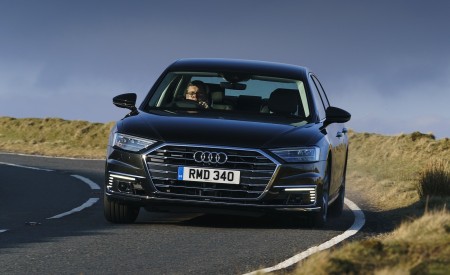 2020 Audi A8 L 60 TFSI e quattro (Plug-In Hybrid; UK-Spec) Front Wallpapers 450x275 (36)