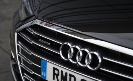 2020 Audi A8 L 60 TFSI e quattro (Plug-In Hybrid; UK-Spec) Grill Wallpapers 450x275 (54)