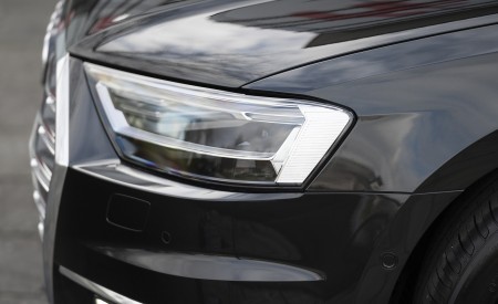 2020 Audi A8 L 60 TFSI e quattro (Plug-In Hybrid; UK-Spec) Headlight Wallpapers 450x275 (64)