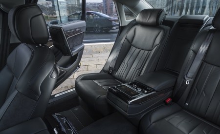 2020 Audi A8 L 60 TFSI e quattro (Plug-In Hybrid; UK-Spec) Interior Rear Seats Wallpapers 450x275 (102)