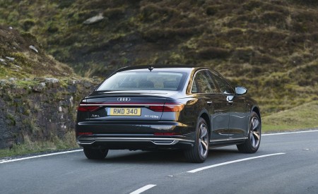 2020 Audi A8 L 60 TFSI e quattro (Plug-In Hybrid; UK-Spec) Rear Three-Quarter Wallpapers 450x275 (30)