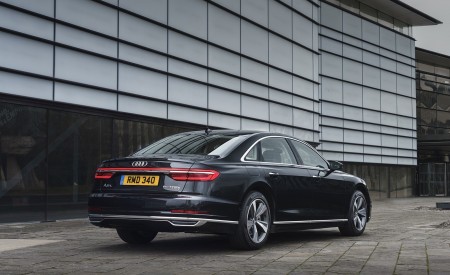 2020 Audi A8 L 60 TFSI e quattro (Plug-In Hybrid; UK-Spec) Rear Three-Quarter Wallpapers 450x275 (48)