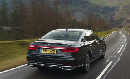 2020 Audi A8 L 60 TFSI e quattro (Plug-In Hybrid; UK-Spec) Rear Three-Quarter Wallpapers 450x275 (33)