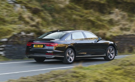 2020 Audi A8 L 60 TFSI e quattro (Plug-In Hybrid; UK-Spec) Rear Three-Quarter Wallpapers 450x275 (11)
