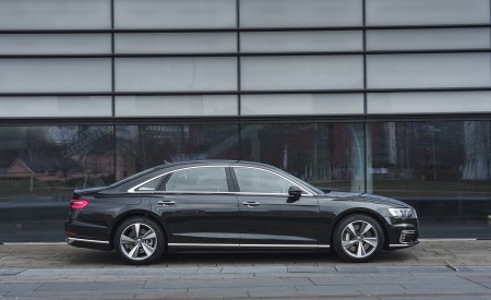 2020 Audi A8 L 60 TFSI e quattro (Plug-In Hybrid; UK-Spec) Side Wallpapers 450x275 (50)