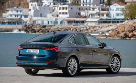 2020 Škoda Octavia Rear Three-Quarter Wallpapers 450x275 (26)