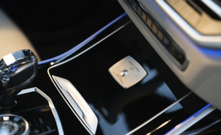 2021 ALPINA XB7 based on BMW X7 Central Console Wallpapers 450x275 (24)