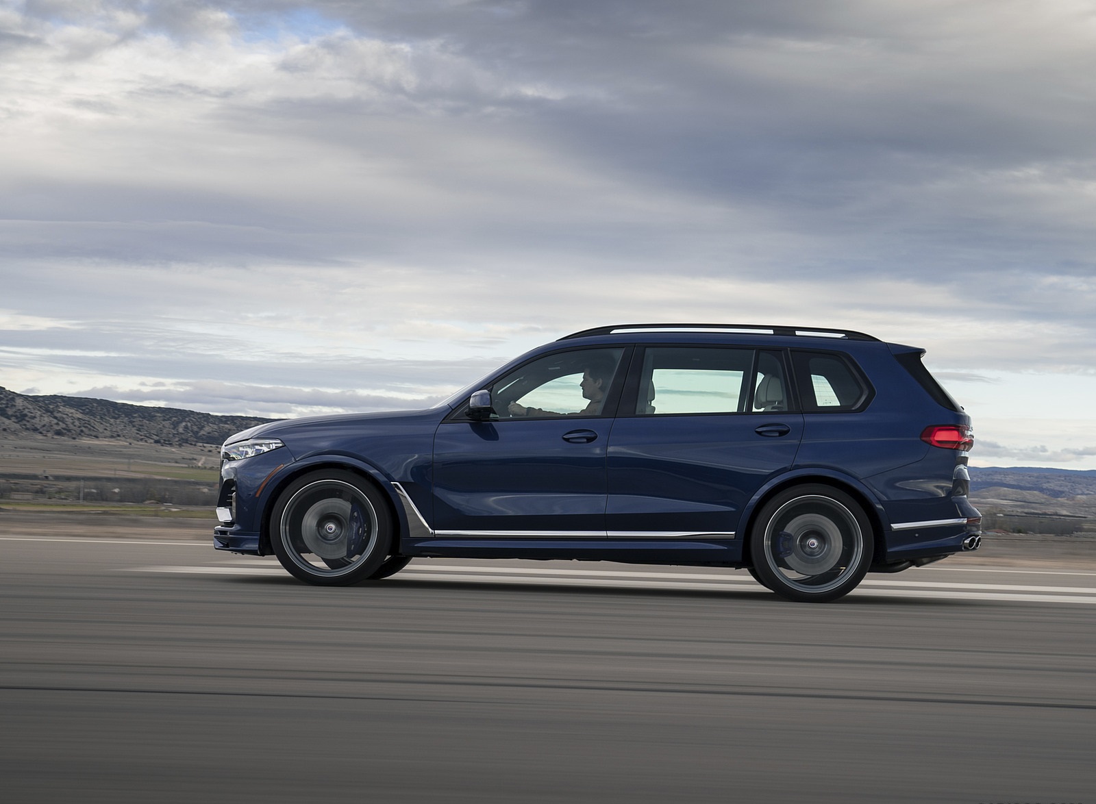 2021 ALPINA XB7 based on BMW X7 Side Wallpapers (11)