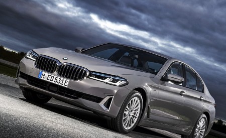 2021 BMW 5 Series 530e Plug-In Hybrid Front Three-Quarter Wallpapers 450x275 (61)