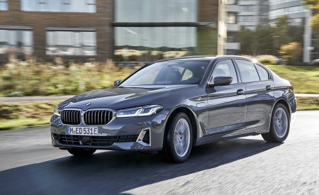 2021 BMW 5 Series 530e Plug-In Hybrid Front Three-Quarter Wallpapers 450x275 (46)