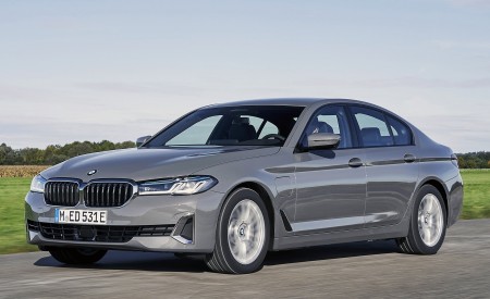2021 BMW 5 Series 530e Plug-In Hybrid Front Three-Quarter Wallpapers 450x275 (37)