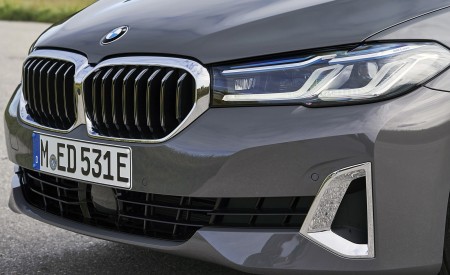 2021 BMW 5 Series 530e Plug-In Hybrid Front Wallpapers 450x275 (68)