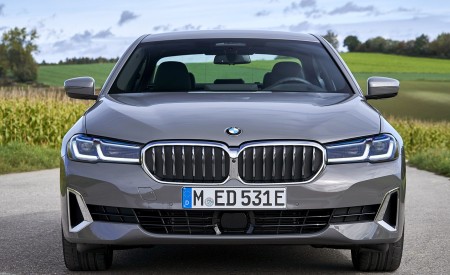2021 BMW 5 Series 530e Plug-In Hybrid Front Wallpapers 450x275 (56)