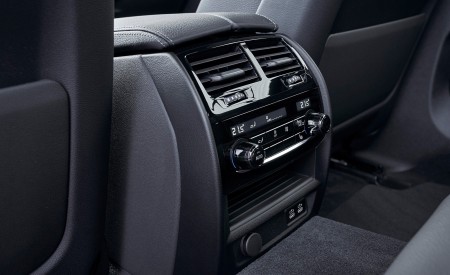 2021 BMW 5 Series 530e Plug-In Hybrid Interior Detail Wallpapers 450x275 (88)