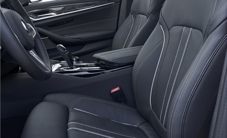 2021 BMW 5 Series 530e Plug-In Hybrid Interior Front Seats Wallpapers 450x275 (89)