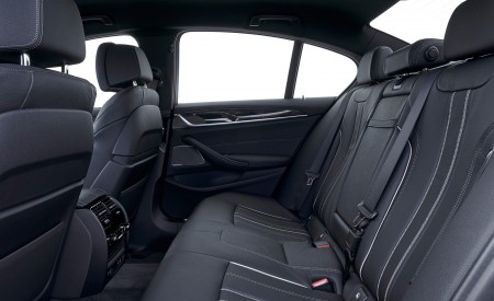 2021 BMW 5 Series 530e Plug-In Hybrid Interior Rear Seats Wallpapers 450x275 (90)