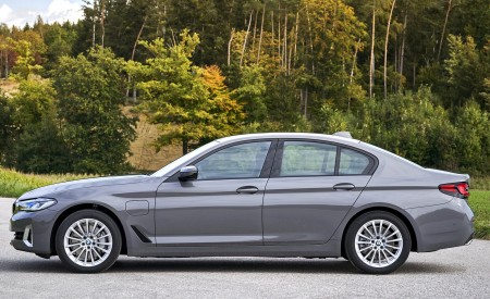 2021 BMW 5 Series 530e Plug-In Hybrid Side Wallpapers 450x275 (59)