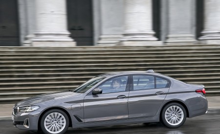 2021 BMW 5 Series 530e Plug-In Hybrid Side Wallpapers 450x275 (54)