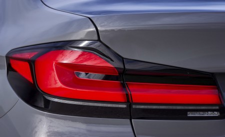 2021 BMW 5 Series 530e Plug-In Hybrid Tail Light Wallpapers 450x275 (75)