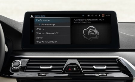 2021 BMW 5 Series Central Console Wallpapers 450x275 (35)