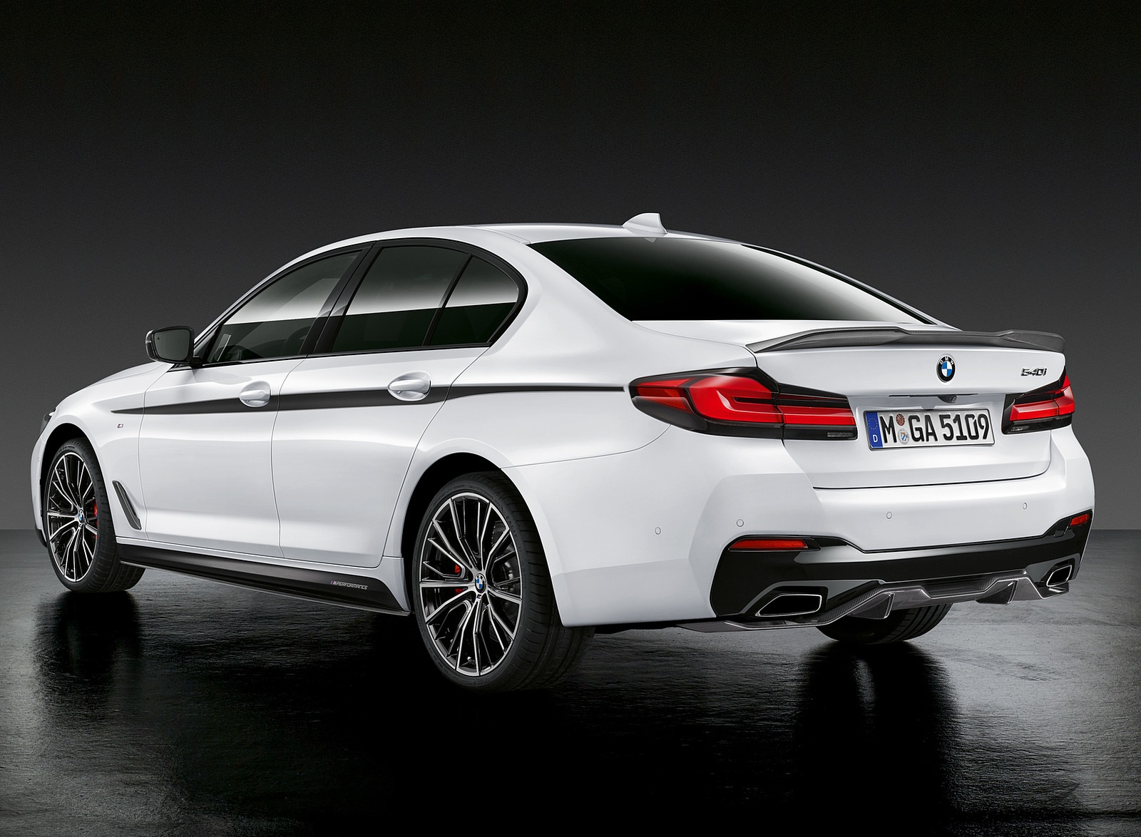 2021 BMW 5 Series M Performance Parts Rear Three-Quarter Wallpapers (4)