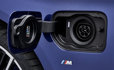 2021 BMW 530e xDrive Plug-In Hybrid Charging Wallpapers 450x275 (27)