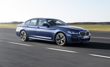 2021 BMW 530e xDrive Plug-In Hybrid Front Three-Quarter Wallpapers 450x275 (7)