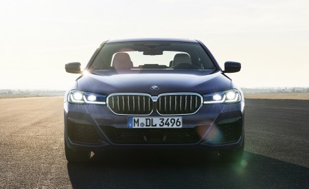 2021 BMW 530e xDrive Plug-In Hybrid Front Wallpapers 450x275 (15)