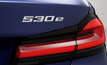 2021 BMW 530e xDrive Plug-In Hybrid Tail Light Wallpapers 450x275 (21)