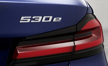 2021 BMW 530e xDrive Plug-In Hybrid Tail Light Wallpapers 450x275 (22)
