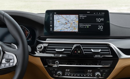 2021 BMW 540i Central Console Wallpapers 450x275 (29)