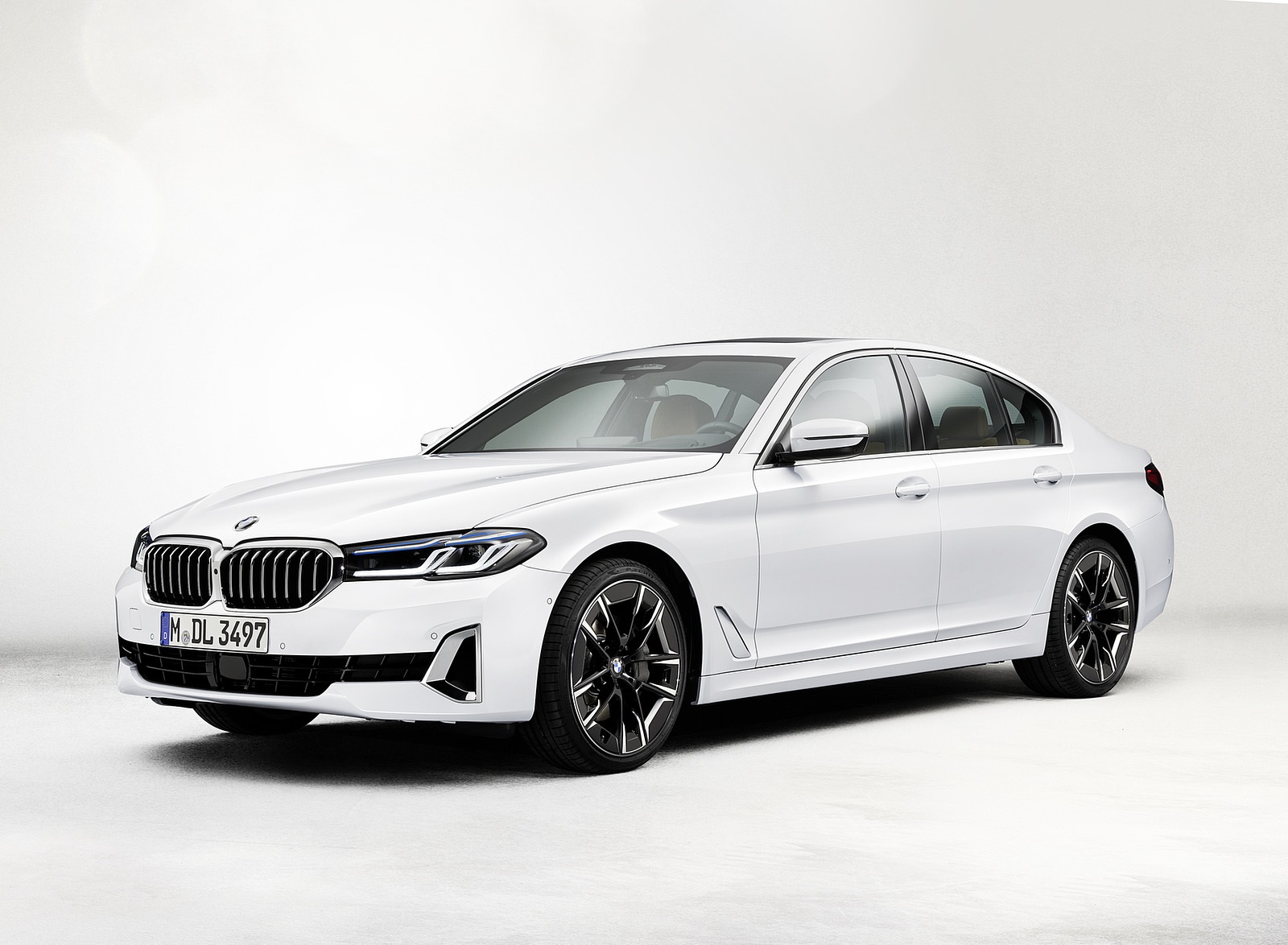2021 BMW 540i Front Three-Quarter Wallpapers (10)